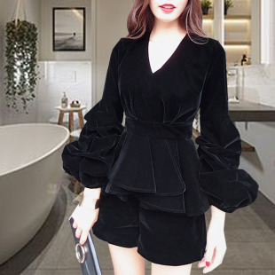 2025年新款 休闲时尚 短裤 女减龄冬秋装 V领两件套潮 高端金丝绒套装