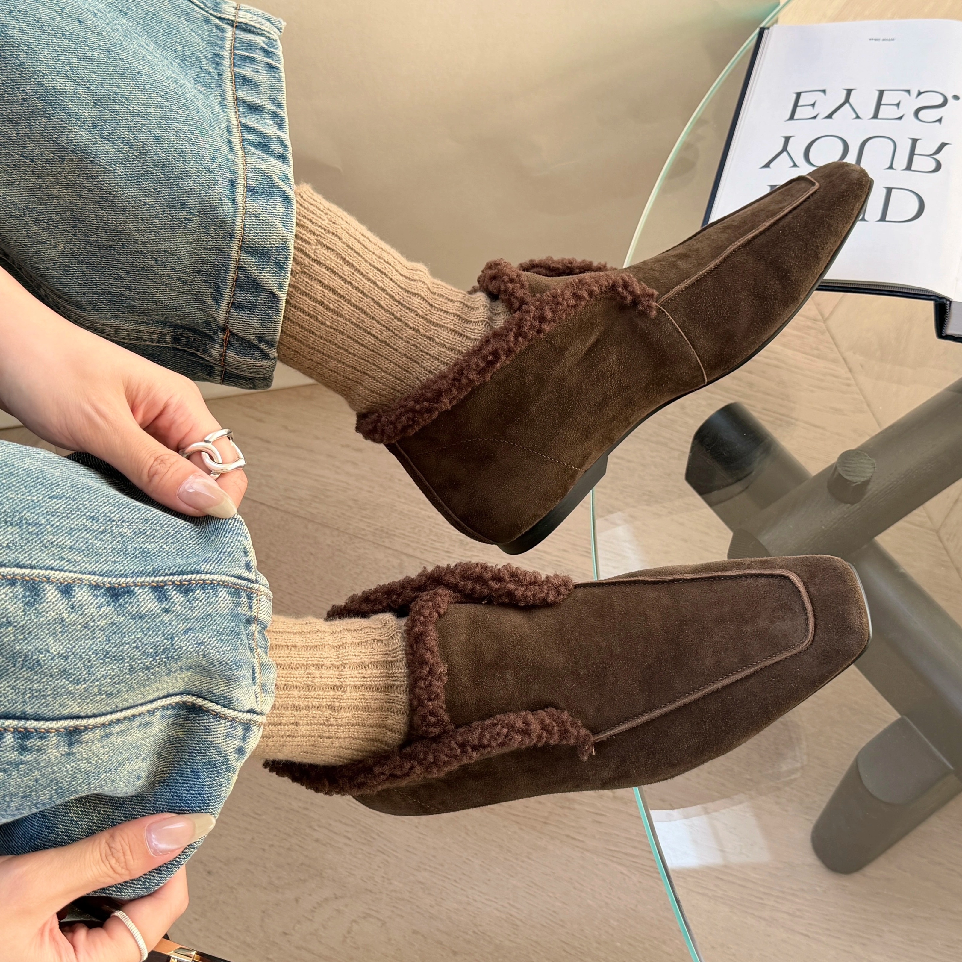 诗歌兰2025新款真皮复古方头单鞋