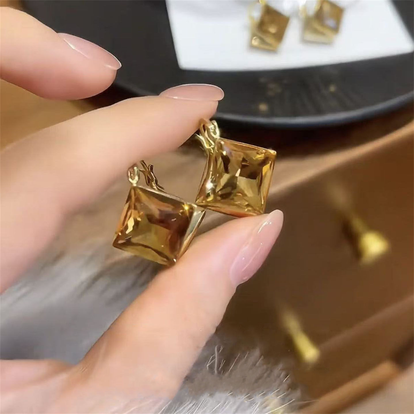 琥珀色双面水晶方块耳钉简约个性时尚超闪气质耳环名媛风高级耳饰