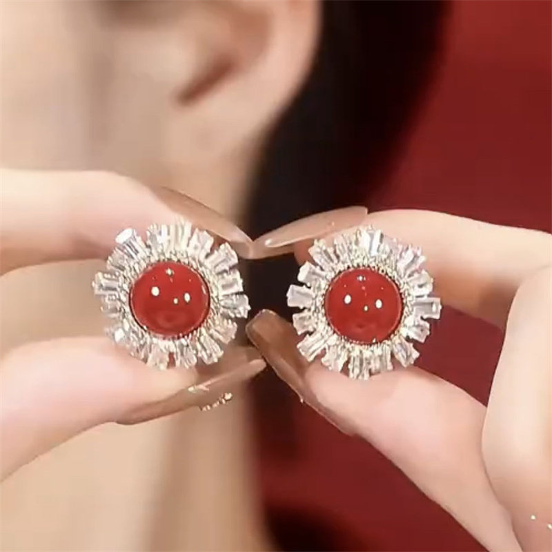 法式复古红色圆形珍珠耳钉女轻奢高级感镶钻耳环2025新款爆款耳饰