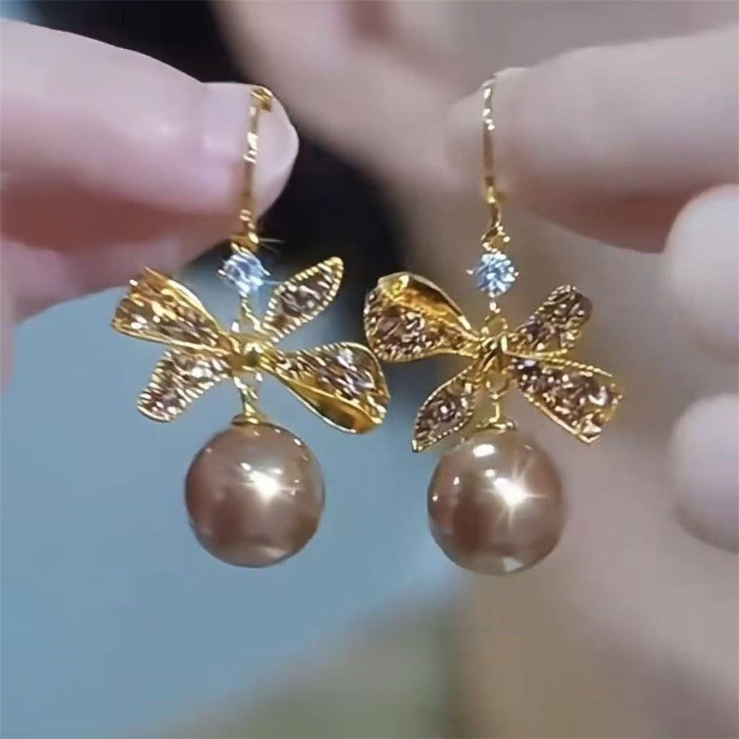 香宾色珍珠蝴蝶结耳扣轻奢小众设计高级感耳饰独特爆款气质耳环女