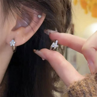 超闪锆石小花耳环女轻奢小众设计高级感精致百搭独特气质耳扣耳饰