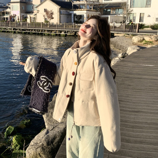 浅卡其色彩扣装饰90白鸭绒羽绒服女2025冬季新款时尚保暖短款外套