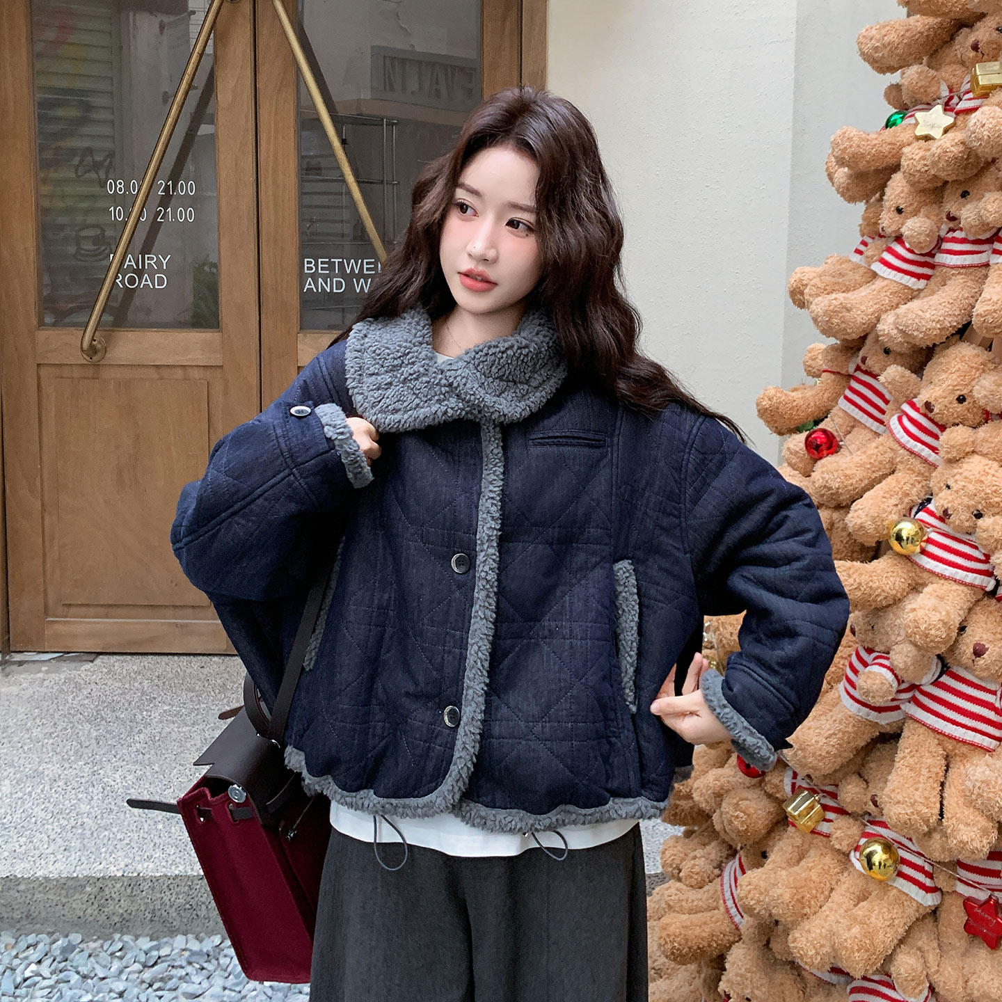 藏蓝色时尚复古羊羔毛皮毛一体外套女2025年冬季新款软糯短款棉服