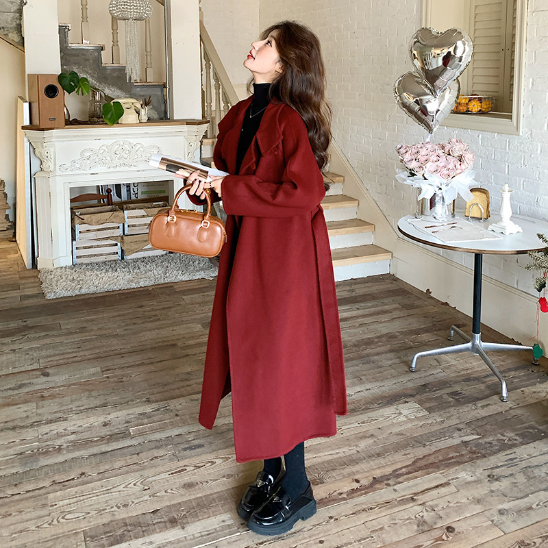 酒红色显瘦双面羊毛大衣女2024年冬季新款设计感收腰长款毛呢外套