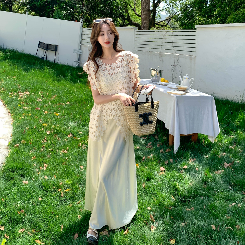 重工镂空花朵罩衫连衣裙套装女2025年夏季新款度假风吊带裙两件套