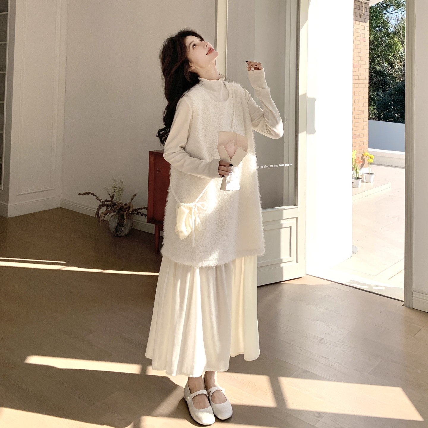 小清新网纱拼接毛绒绒背心裙套装女2026年春季新款长袖T恤两件套