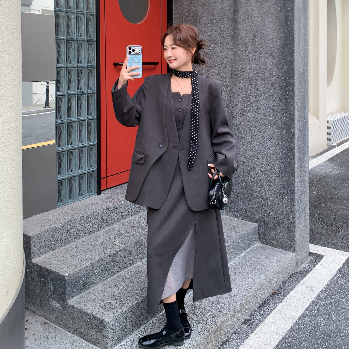 深灰色超火老钱风波点飘带西服套
