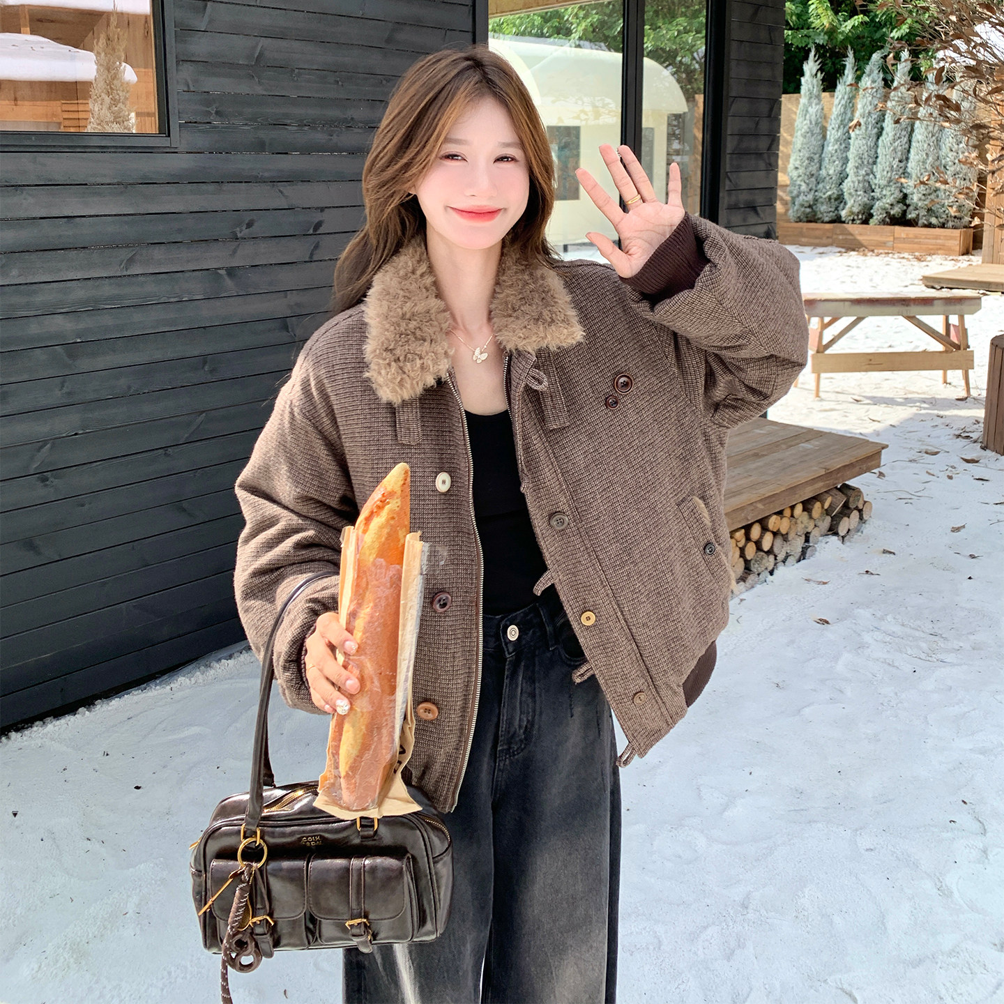 咖色美拉德毛绒拼接棉服