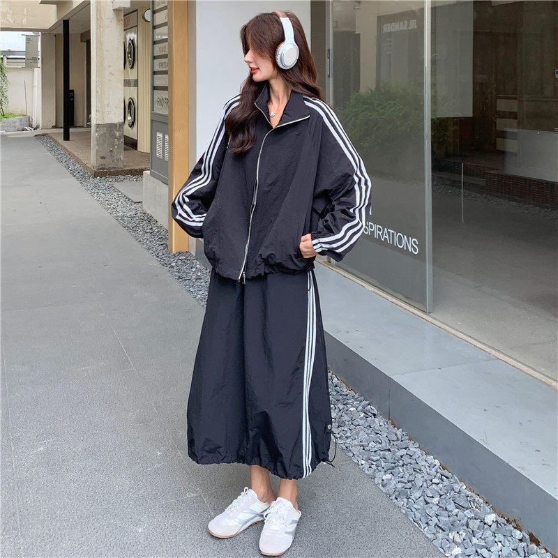 深灰色韩系休闲运动套装女2026春季新款条纹拼接卫衣半身裙两件套