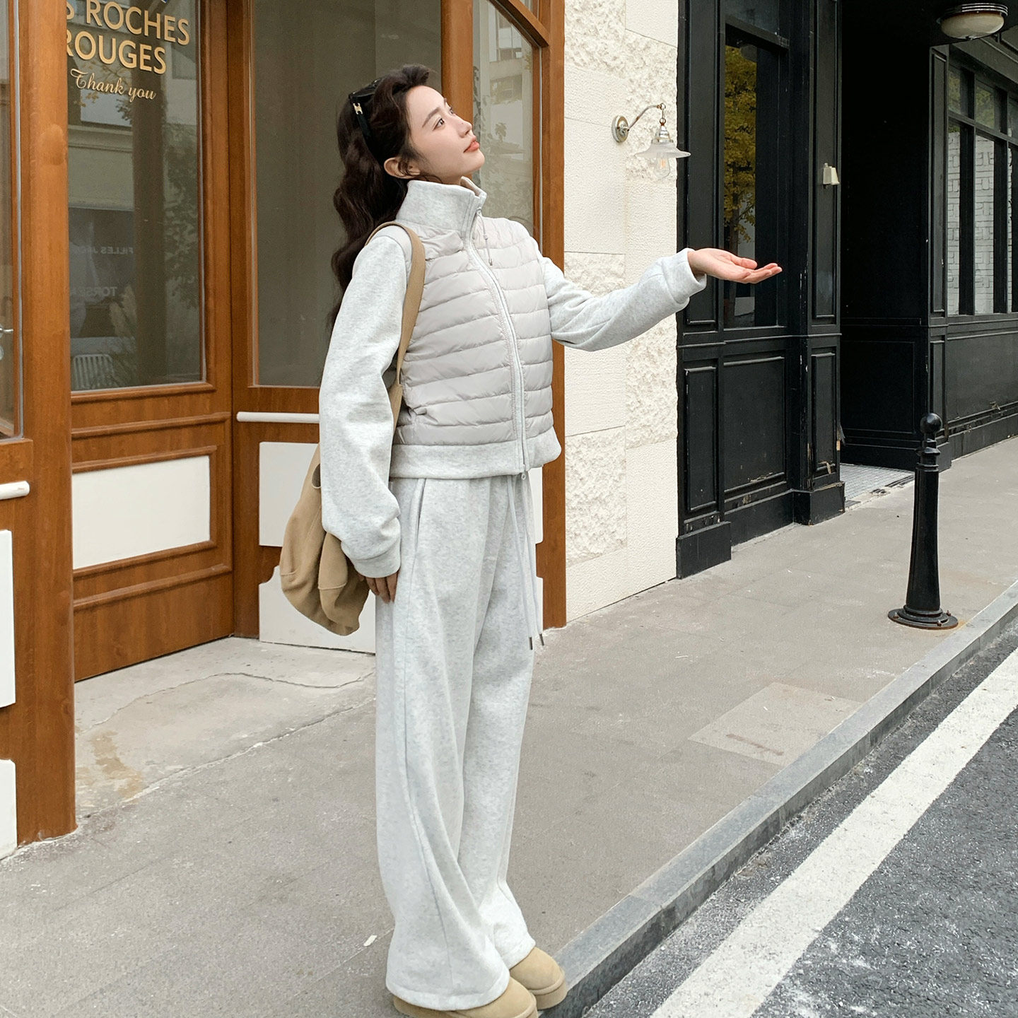浅灰色针织拼接90白鸭绒羽绒服套装女2025年冬季新款休闲裤两件套