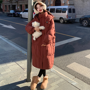 酒红色90白鸭绒御寒保暖长款羽绒服女2025年冬季新款时尚连帽外套