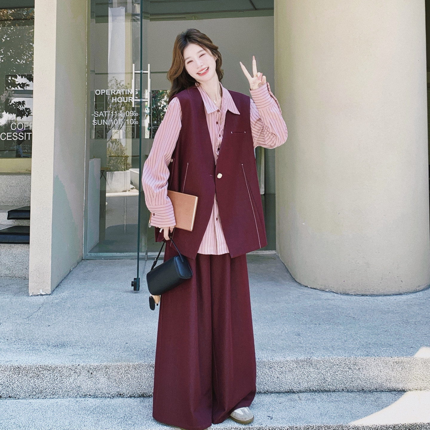 酒红色洋气时髦穿搭女2026秋季