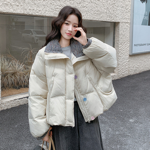 米白色针织拼接立领泡芙羽绒服女2025冬季新款彩扣轻盈保暖面包服