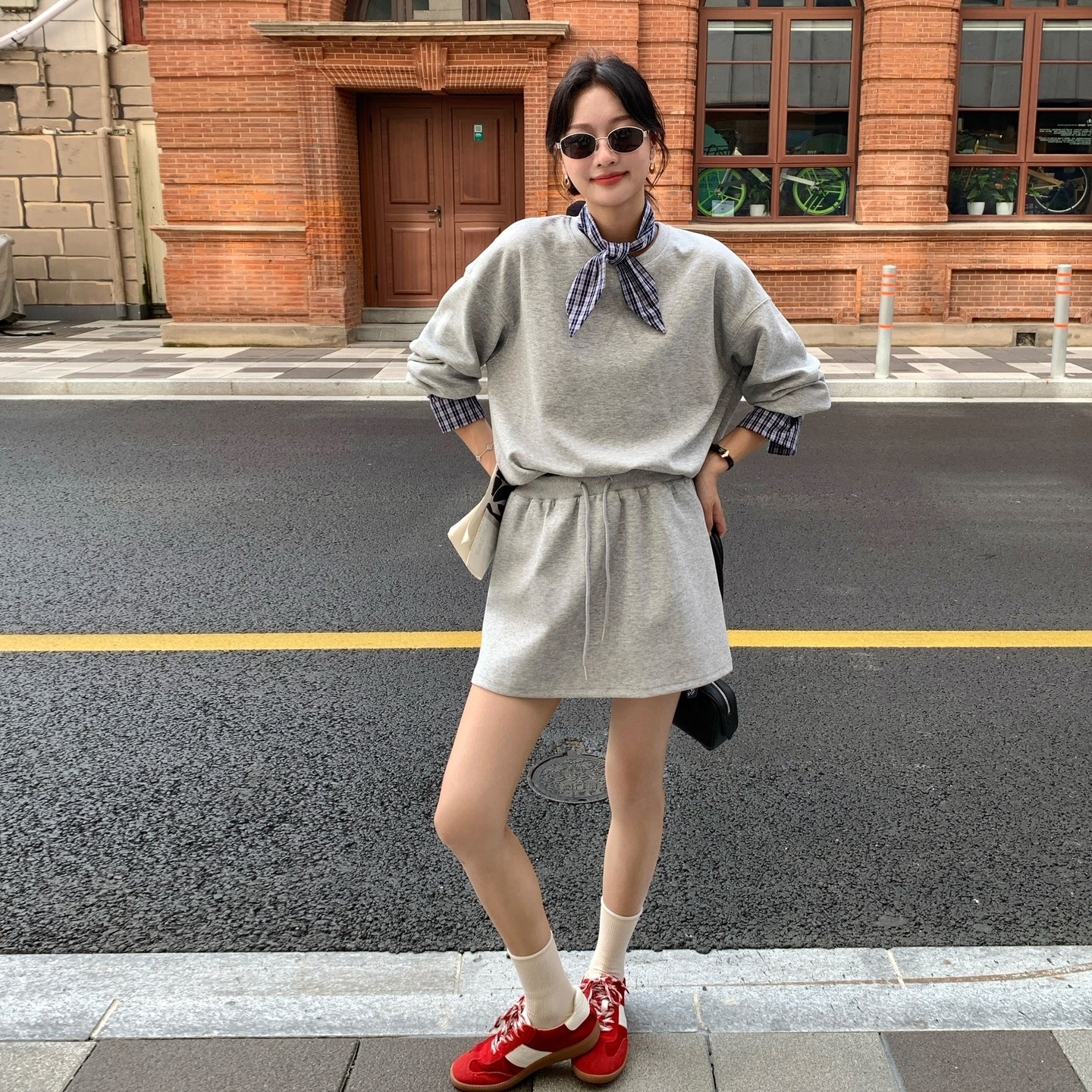 灰色韩系设计感格纹拼接卫衣套装裙女2026春季新款半身短裙两件套,女装/女士精品,时尚套装,淘宝优惠券,粉丝福利购,淘宝优惠卷