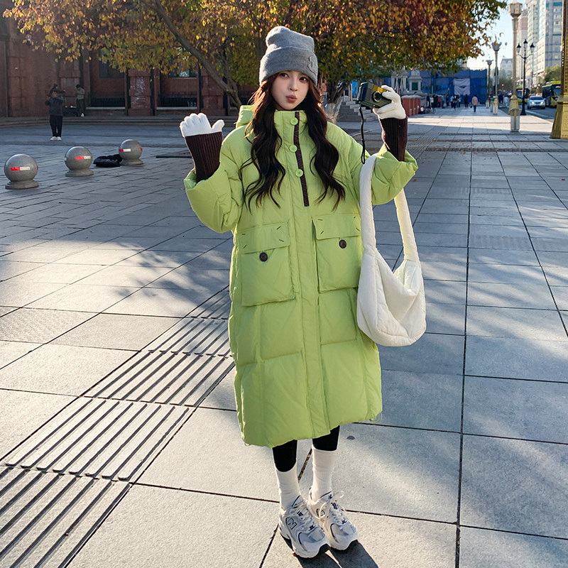 草绿色防风连帽御寒保暖羽绒服女2025年冬季新款潮流洋气百搭外套