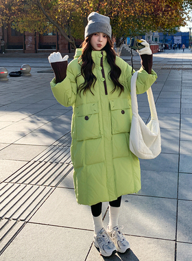 草绿色防风连帽御寒保暖羽绒服女2025年冬季新款潮流洋气百搭外套