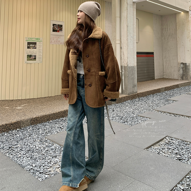 咖色时髦复古毛绒拼接麂皮绒外套