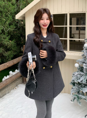 灰色轻奢名媛小香风羽绒服