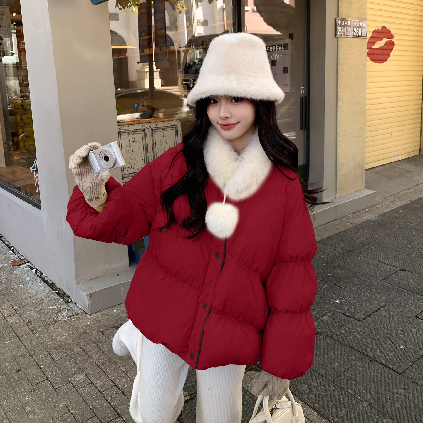 红色轻暖泡芙灯笼袖羽绒服女2025年冬季新款90白鸭绒真毛领面包服