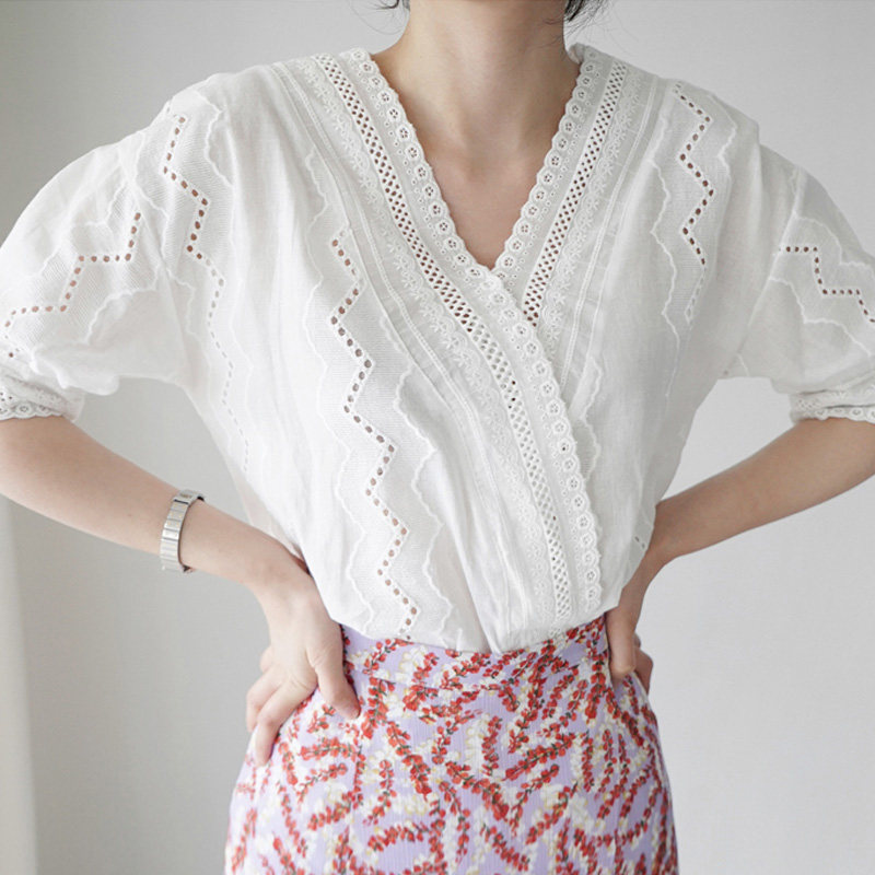 【7折】发圆通 市舶司女装精致蕾丝镂空 夏V领宽松薄款中袖衬衫