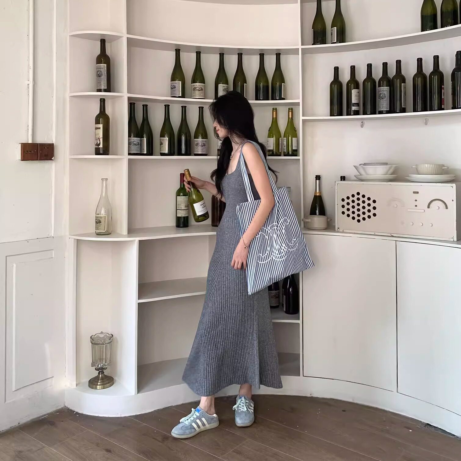 2024秋冬新款灰色针织吊带连衣裙女修身显瘦长款背心裙两件套装