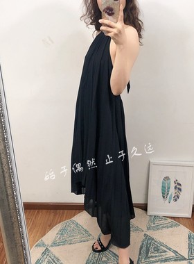 叛逆街头 2025夏季新款女装黑色性感挂脖大露背A字型百褶连衣裙仙