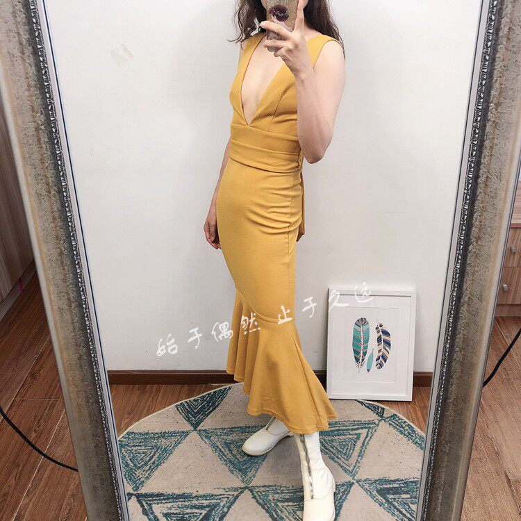 2025春季 大V领收包身显瘦中长款鱼尾裙弹力背心款腰带无袖连衣裙
