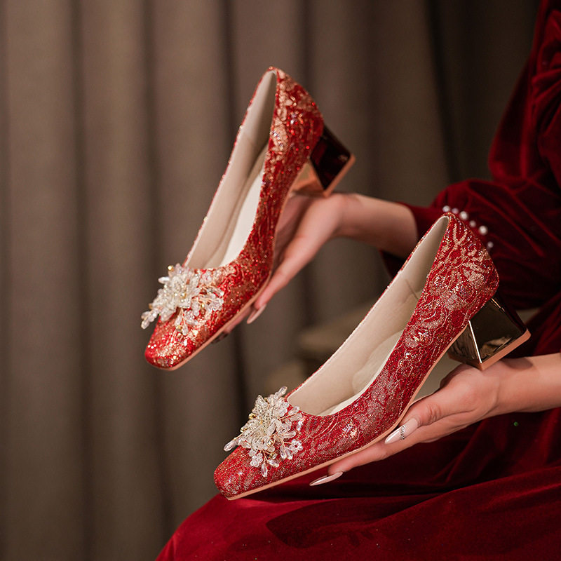 红色绣花中式婚鞋女粗跟不累脚高跟鞋秀禾婚纱两穿新娘鞋孕妇可穿