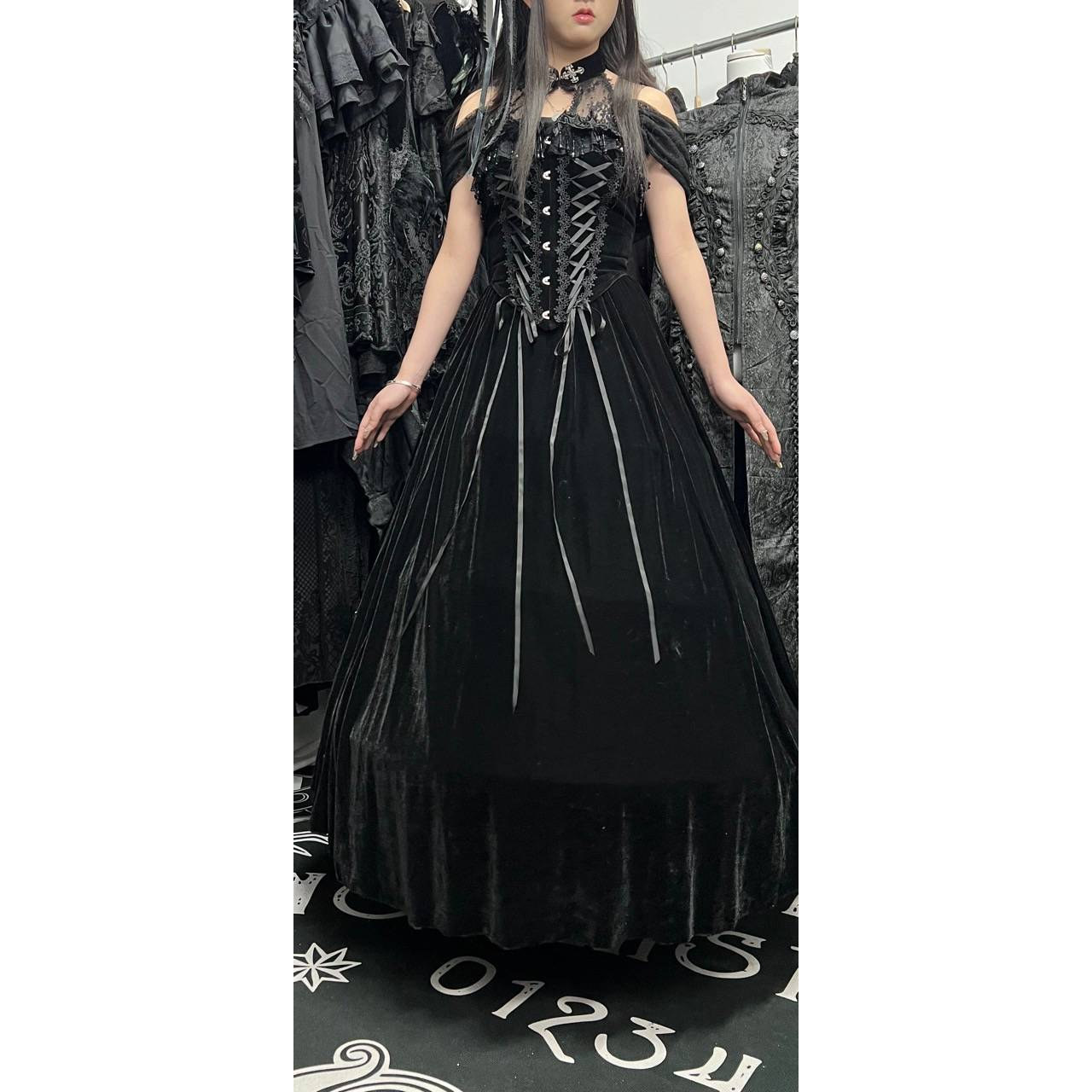 哥特风黑色挂脖绑带丝绒连衣裙女蕾丝露肩长裙礼服