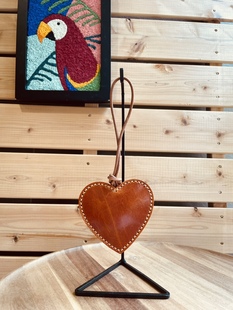 古士达头层牛皮个性造型爱心钥匙扣挂饰真皮小众包包饰品生日快乐