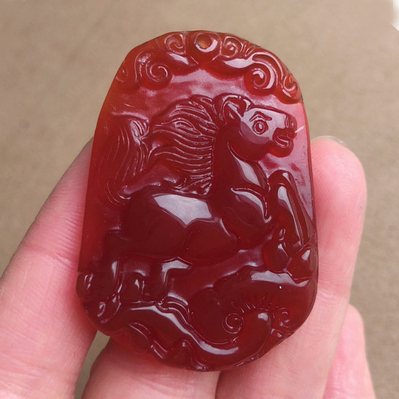 天然红玛瑙生肖马吊坠