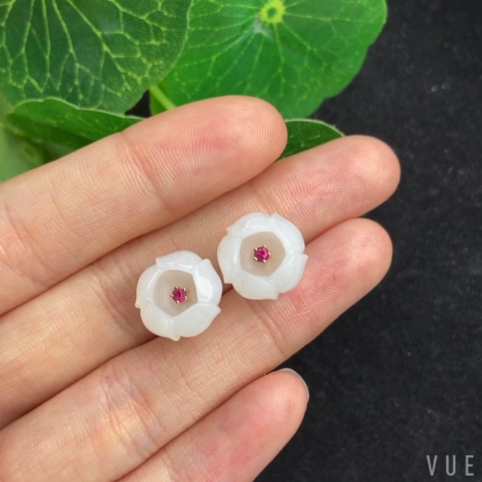 新疆和田玉籽料 花朵耳钉 羊脂玉耳饰 梅花18K金镶嵌 女士款礼物
