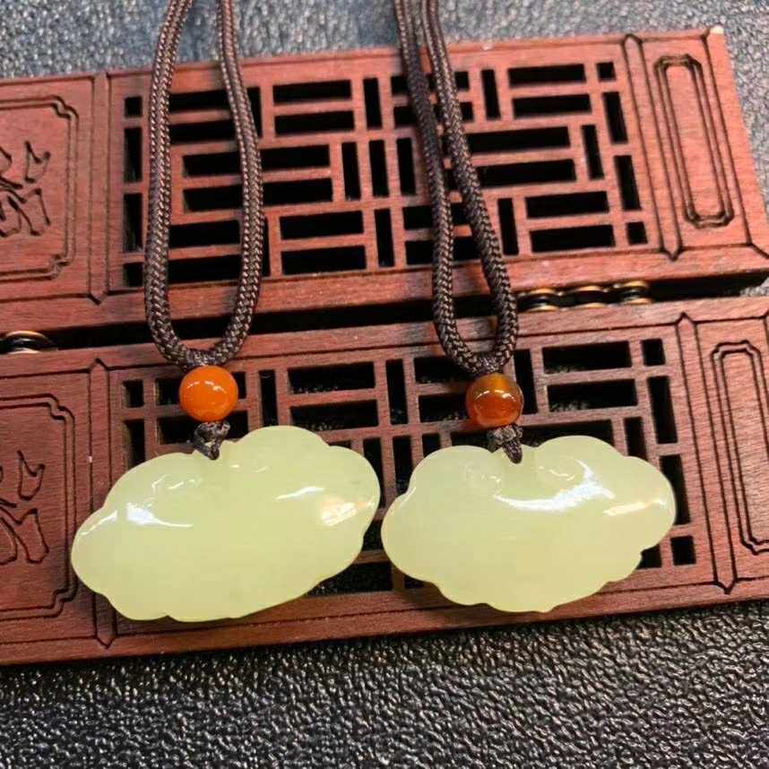 天然黄白老玉 平安锁 手工雕刻  平安如意 身体健康 单品价格