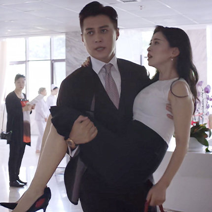 精英律师栗娜款包臀连衣裙时尚无袖拼色黑白OL优雅气质显瘦中长款