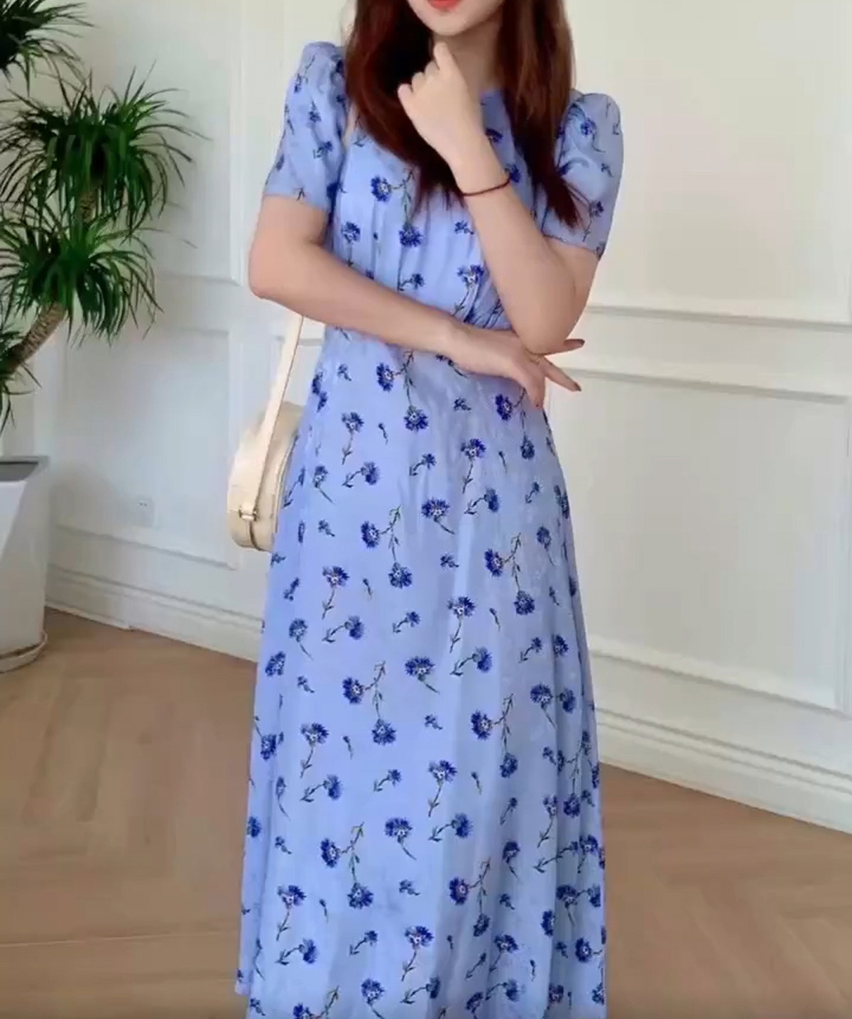 纯元早秋新款收腰法式碎花蚕丝真丝蓝色圆领短袖连衣裙夏季女 - 实物图