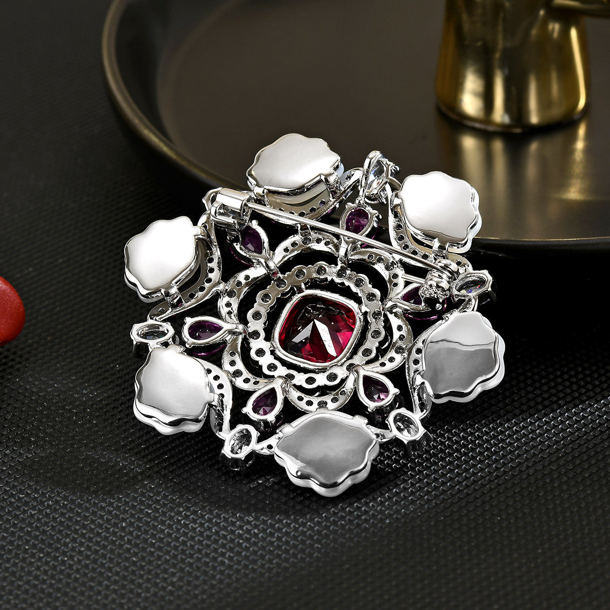 花朵胸针镶钻奢华气质复古重工扇贝贝母别针胸花高档精致配饰女,饰品/流行首饰/时尚饰品新,胸针,淘宝优惠券,粉丝福利购,淘宝优惠卷