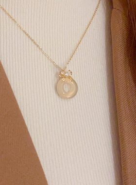 轻奢简约复古蝴蝶结玉髓圆环项链新中式气质时尚小众设计感锁骨链