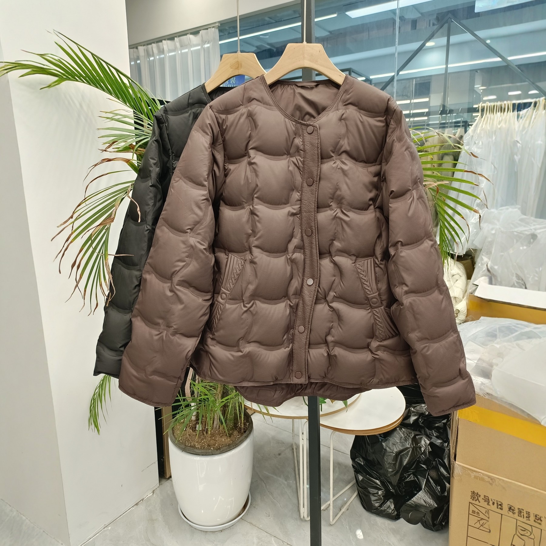 经典棕咖色冬装新款圆领羽绒服女韩版简约单排磁吸扣轻薄保暖外套