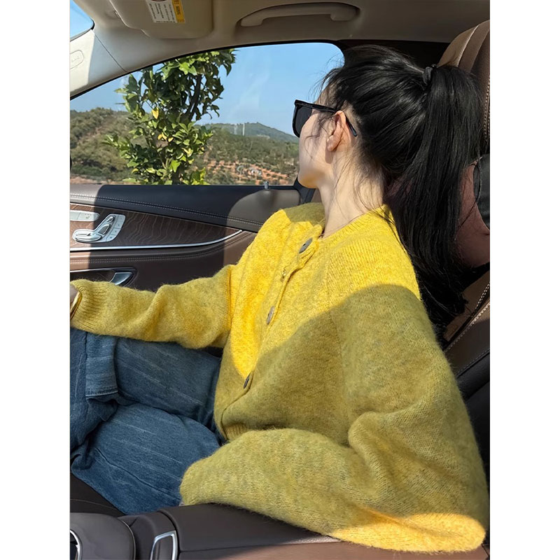 法式复古黄色浣熊绒开衫毛衣外套女宽松慵懒风外穿针织上衣春秋款