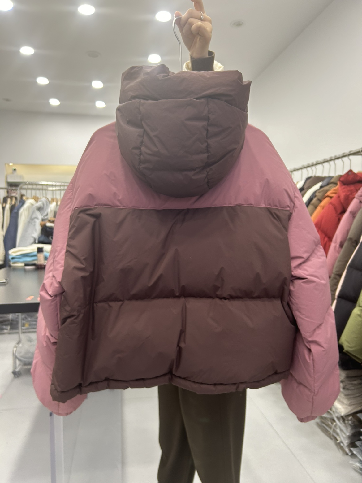 北方一件过冬韩国设计拼接撞色休闲连帽羽绒服女白鸭绒800蓬外套