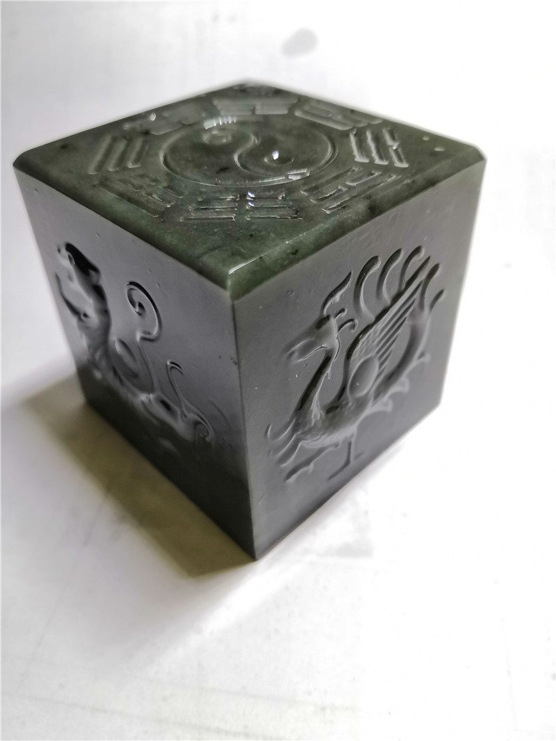 泰山玉太极八卦符印桌面摆件道家图片
