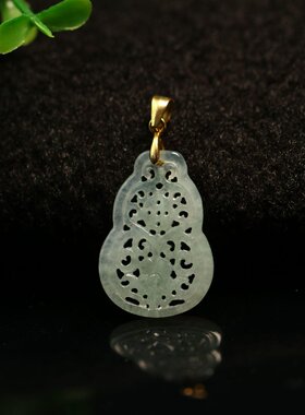 #E673白色冰种天然A货翡翠镂空雕花葫芦锁骨吊坠