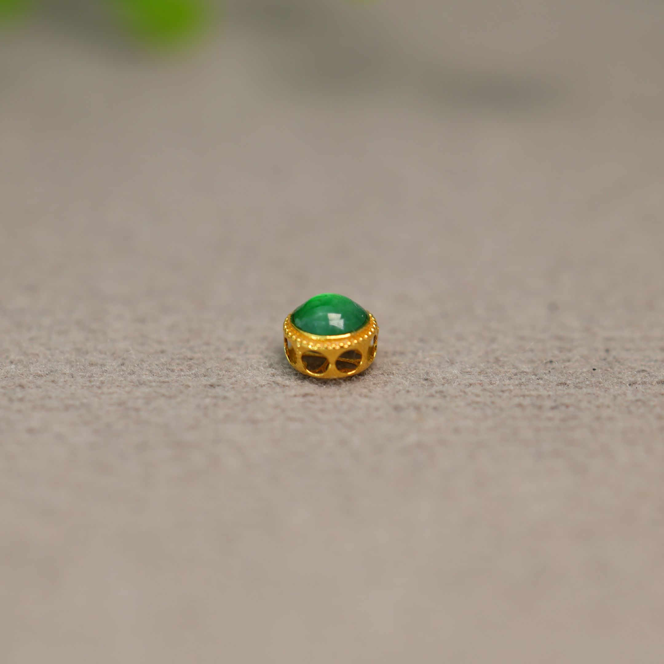 天然A货翡翠圆形蛋面小香盒