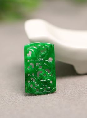 #7718满色辣绿天然A货翡翠镂空雕花戒面