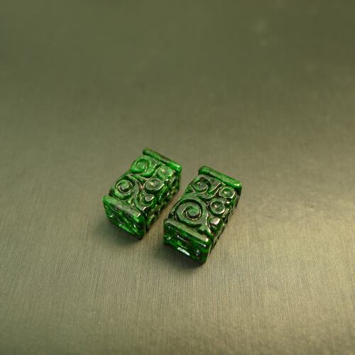 天然A货翡翠长方柱形雕花桶珠