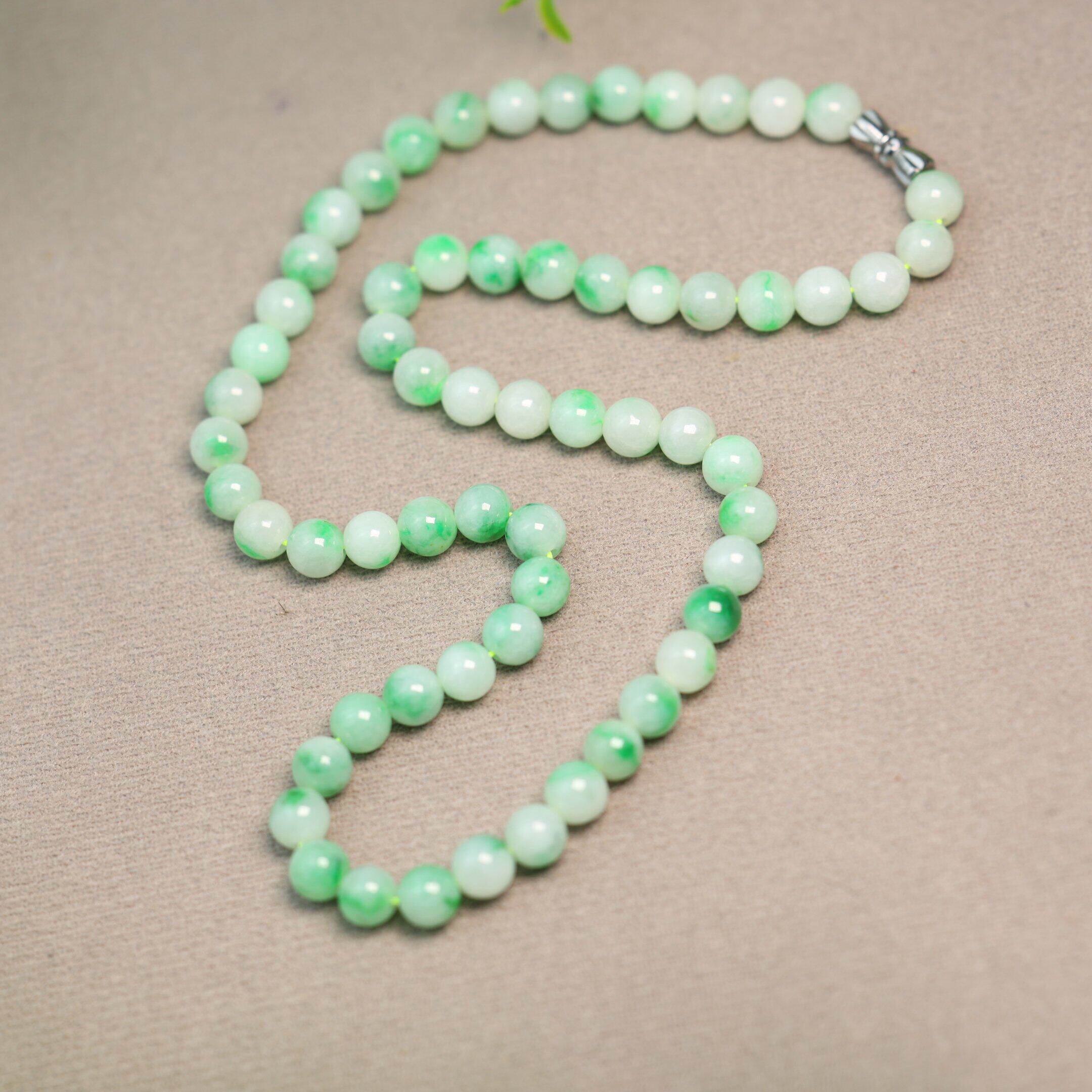 #L152 糯白底飘阳绿缅甸天然A货翡翠珠子项链