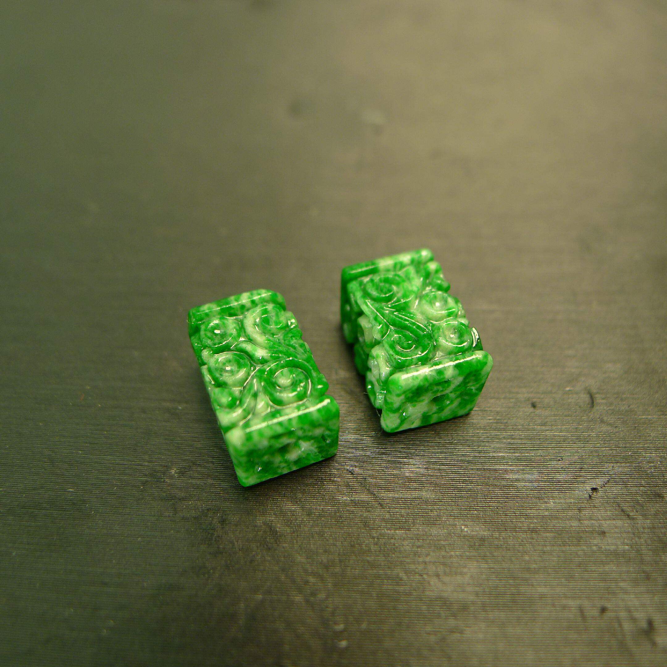 #I039辣绿天然A货翡翠龙纹雕花桶珠 长方柱条形管珠子手串配件