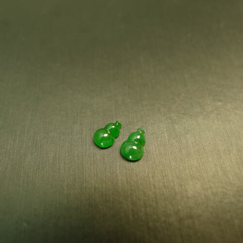 天然A货翡翠葫芦镶嵌耳钉裸石