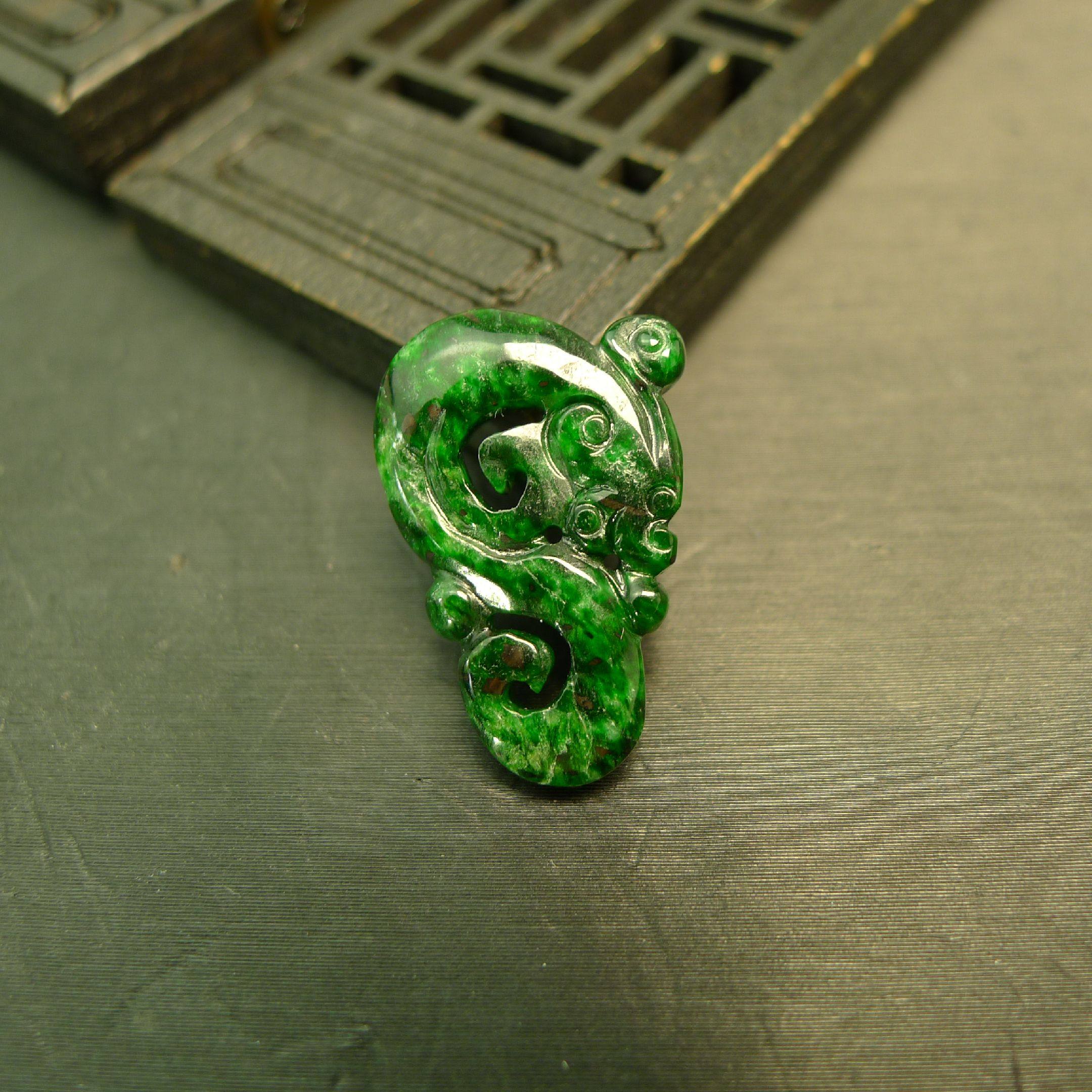 天然A货翡翠镂空龙纹吊坠花片